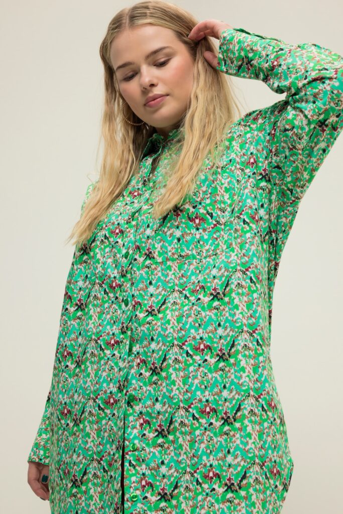 Stora storlekar Skjorta i oversize-modell med tribalprint, Dam, grön, storlek: 46/48, Bomull, Studio Untold